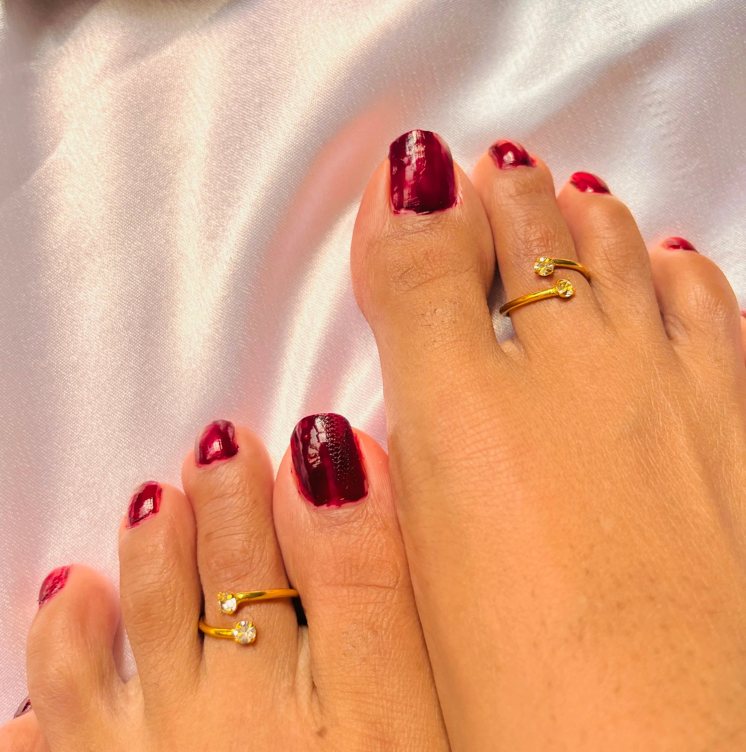 Dainty Glow Toe Ring
