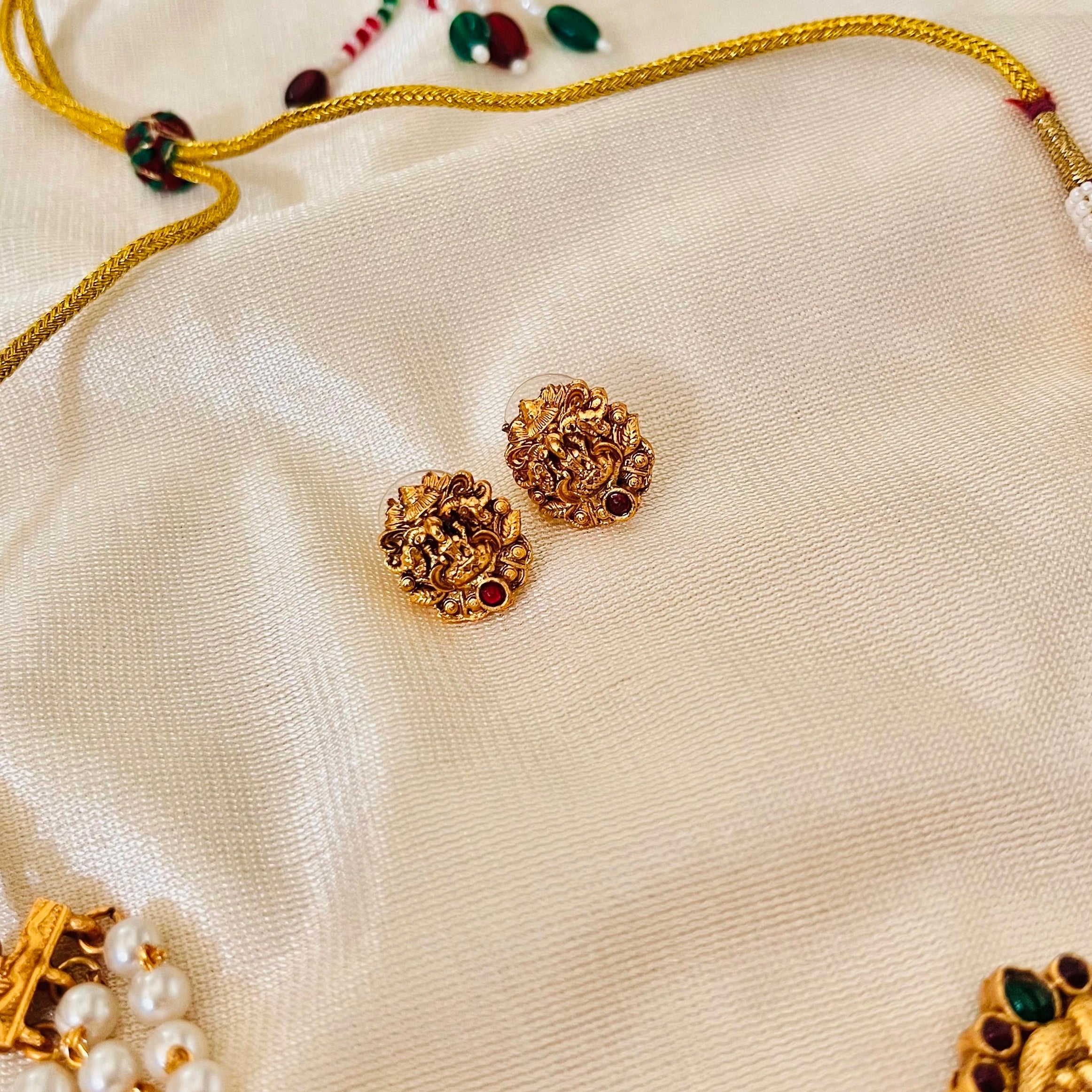 Lakshmi Grace Pearl Necklace Set