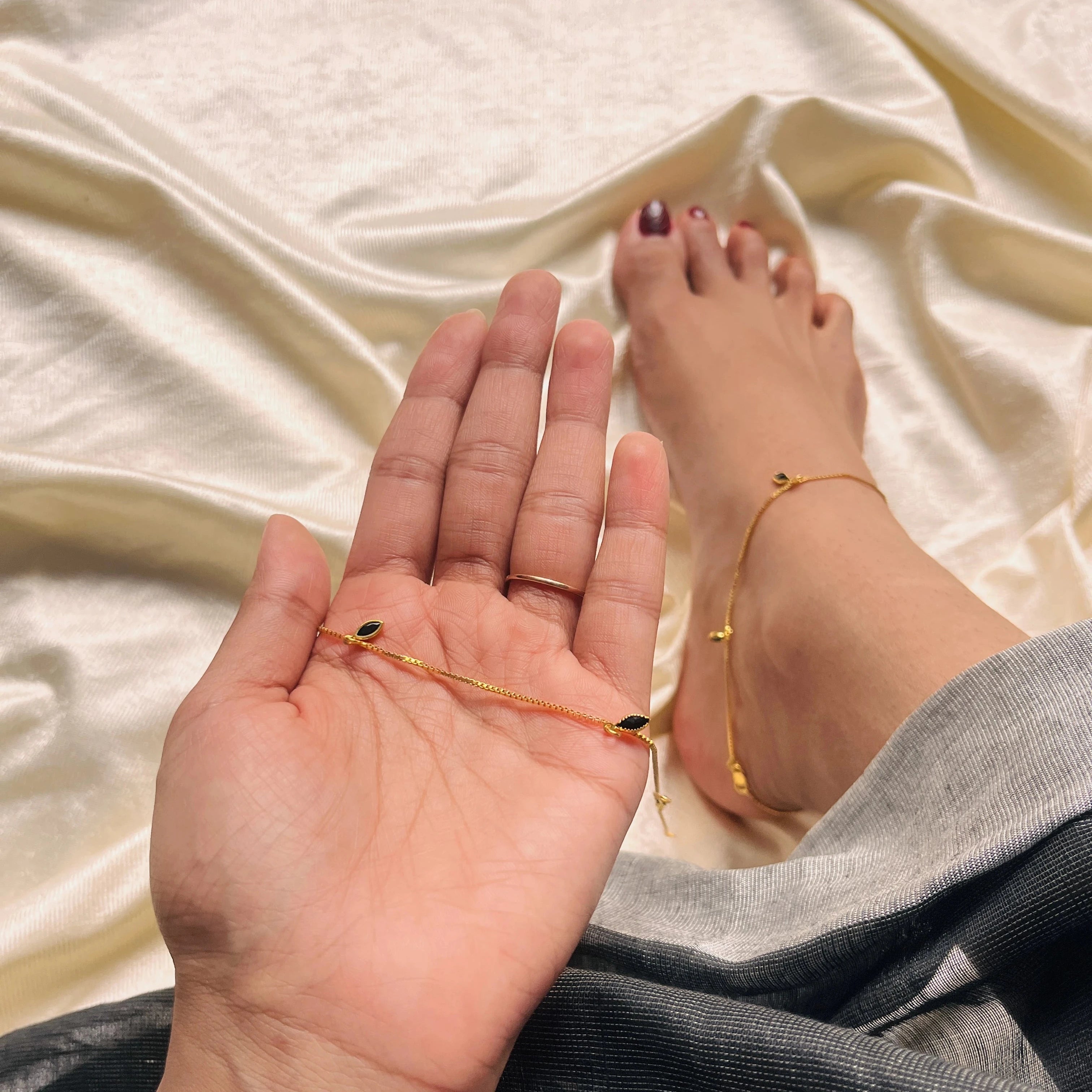 Black Petal Anklet