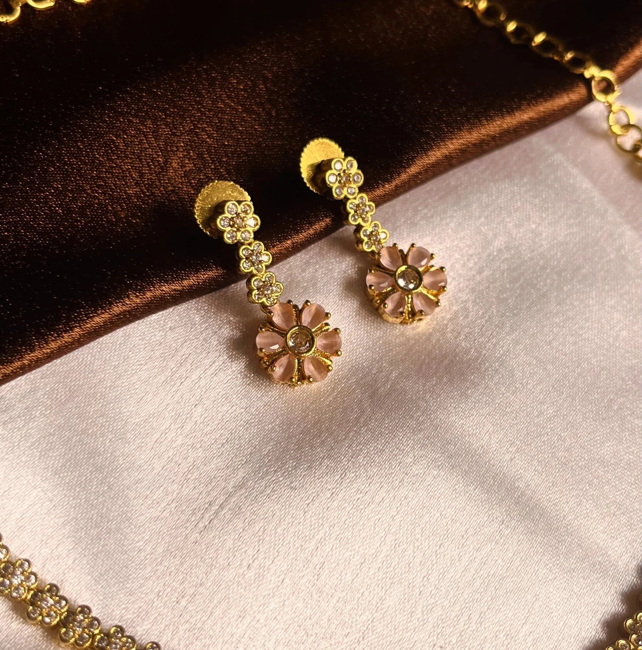 Blush petal Necklace set