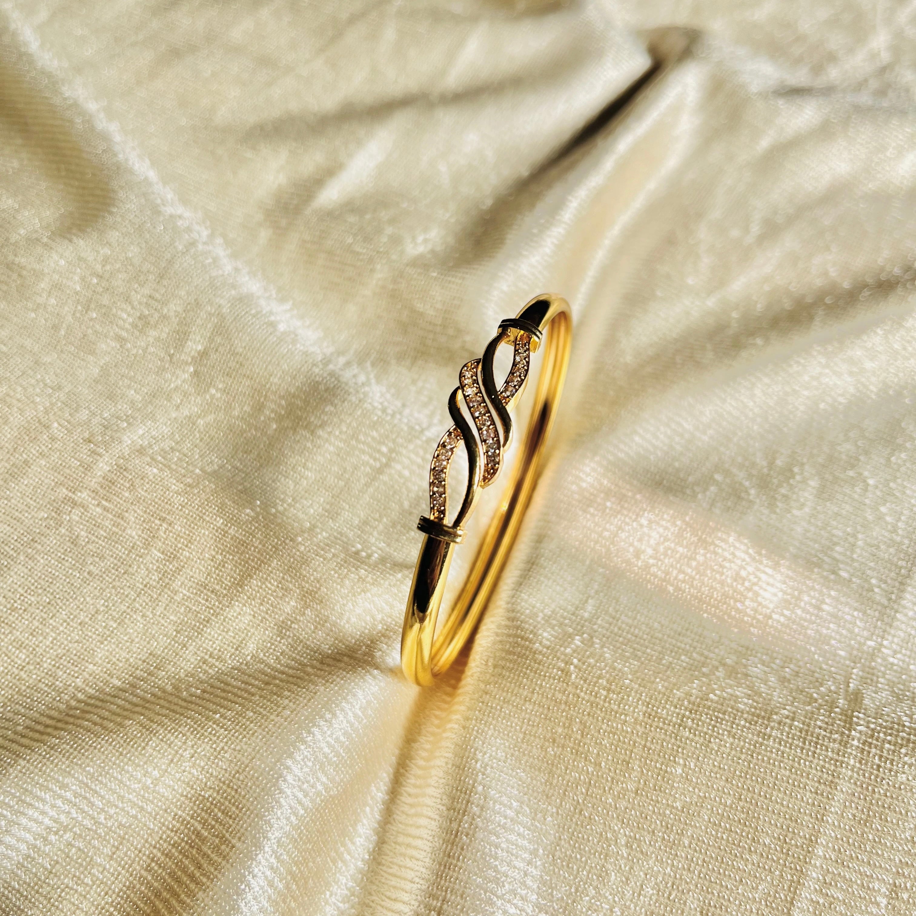Eterna Wave Bangle