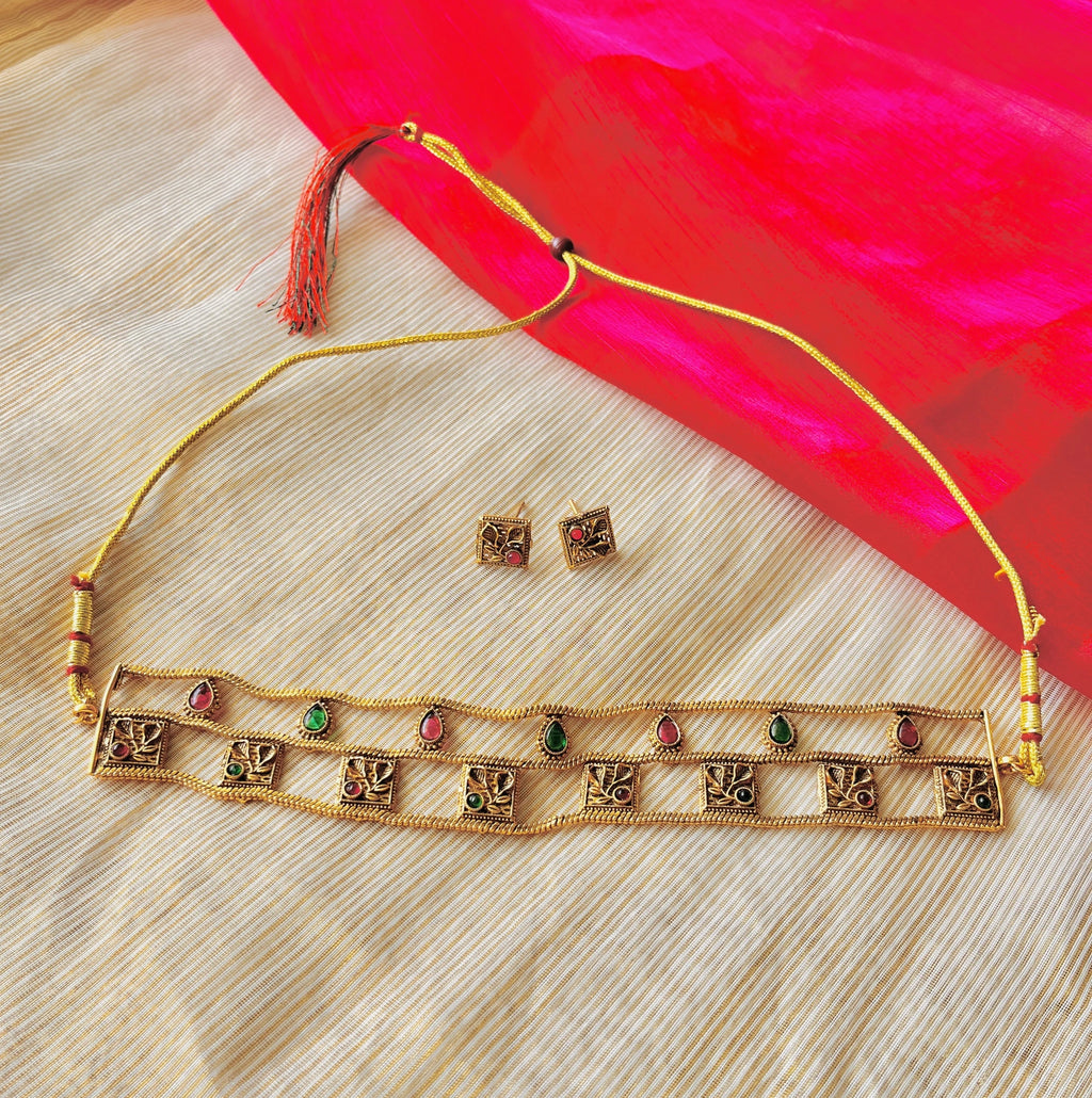 Elara Necklace Set