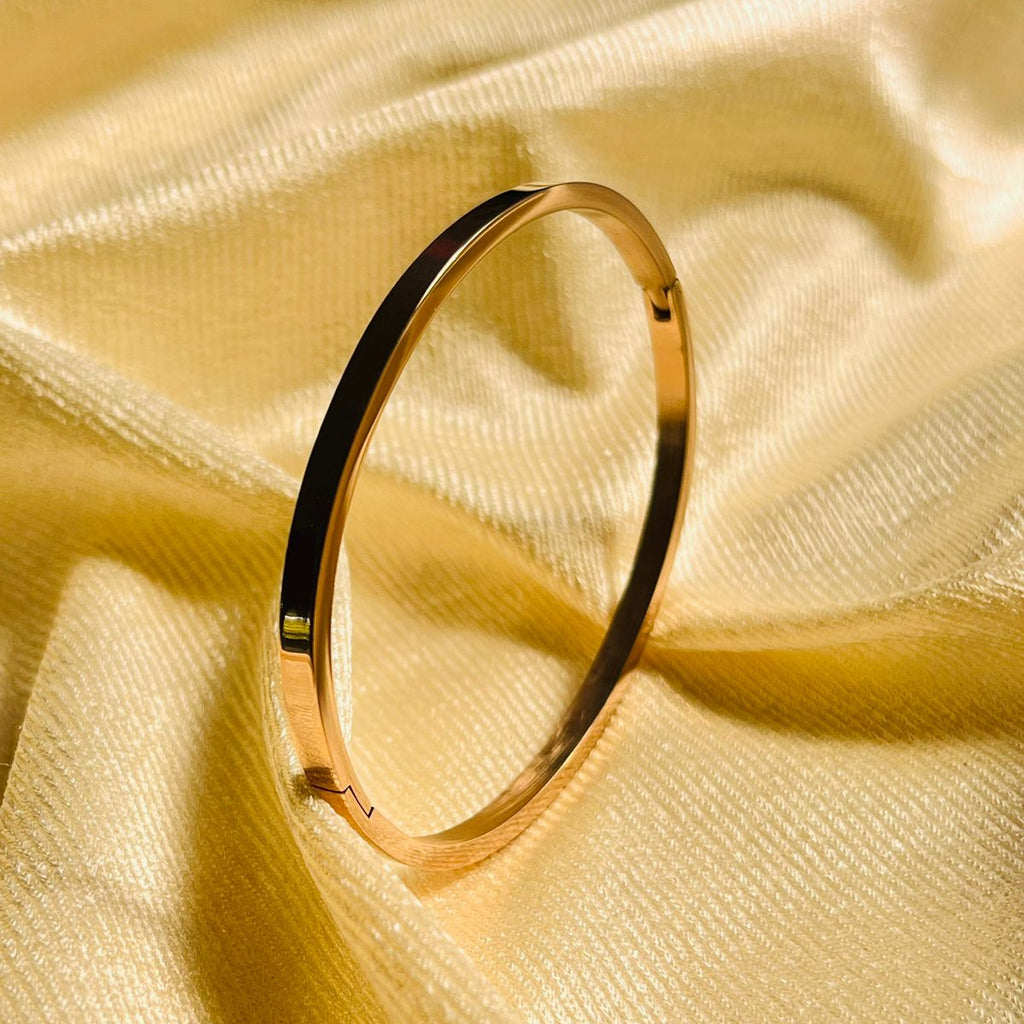 S steal golden Bangle