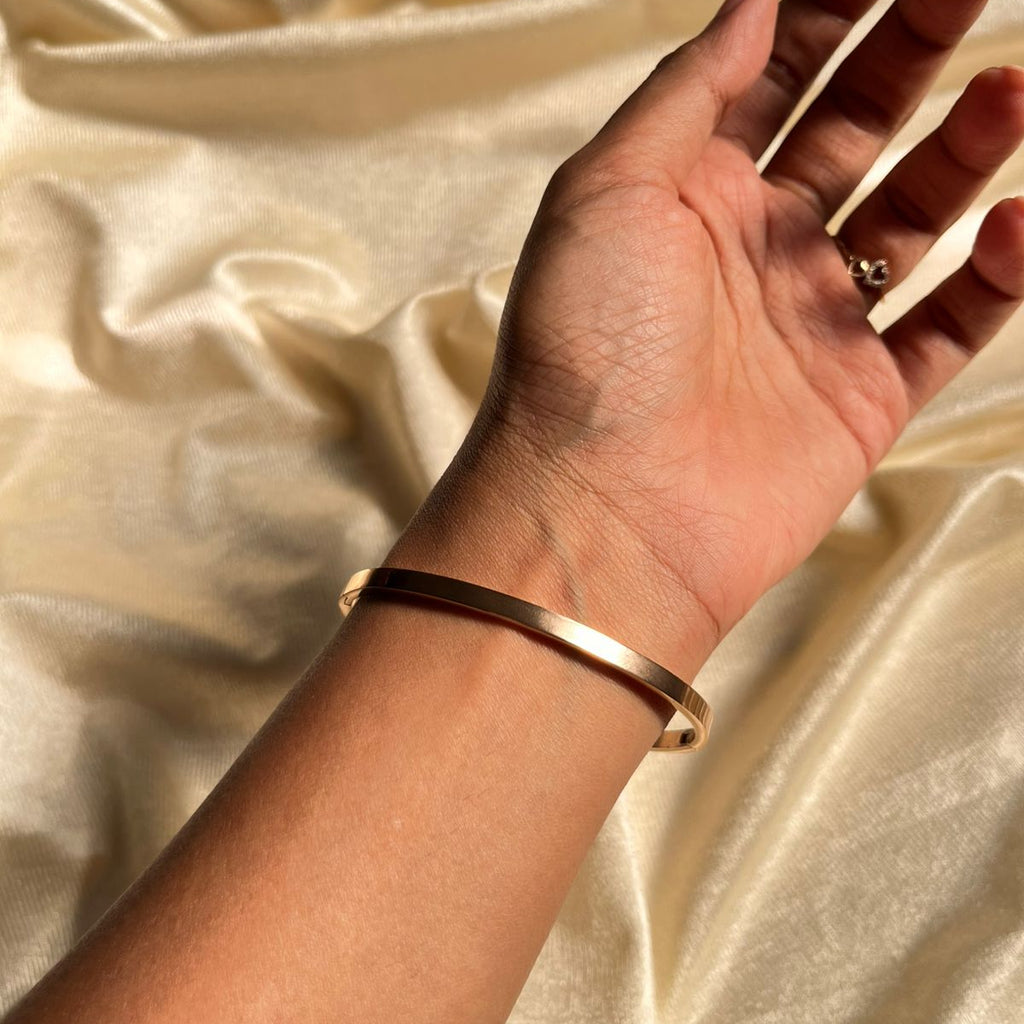 S steal golden Bangle