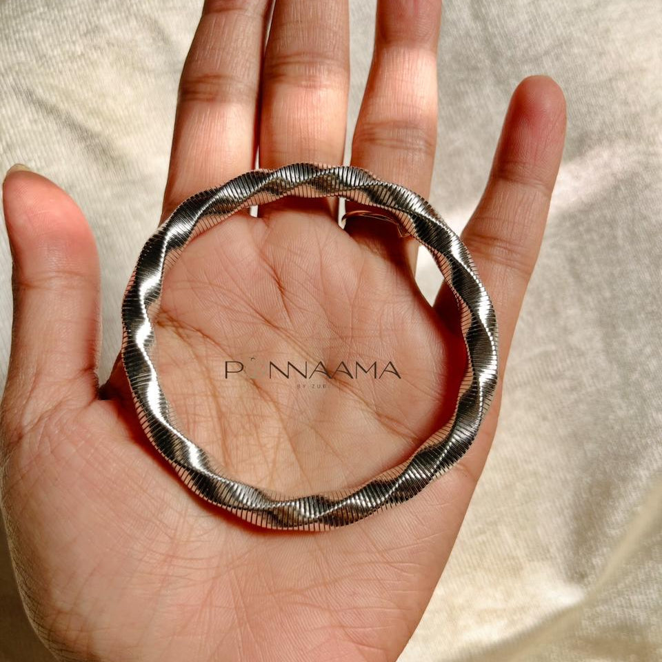 Spiral spring bangle