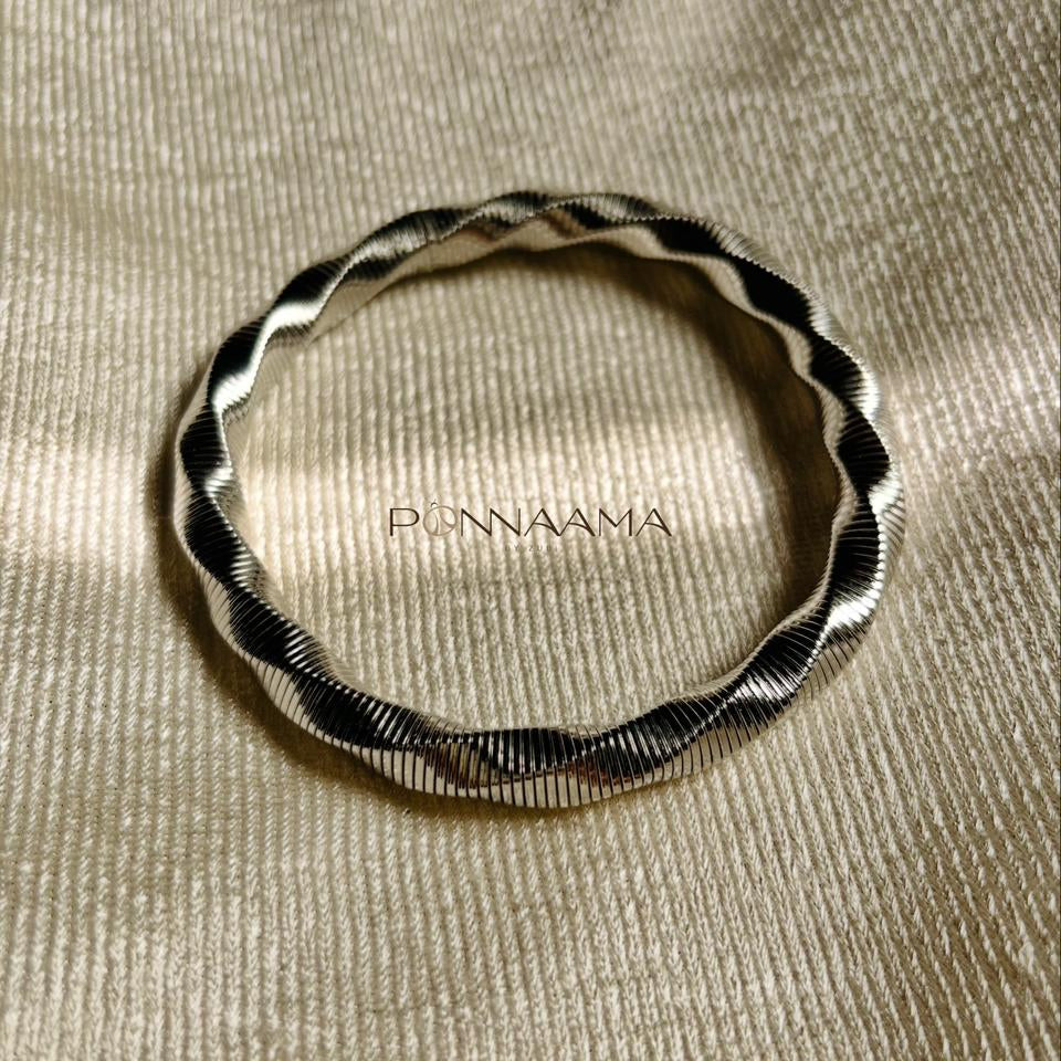 Spiral spring bangle